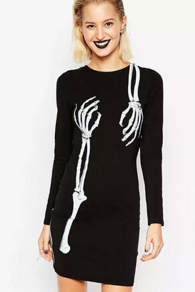 Платье с руками скелета