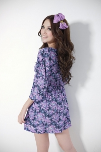 Нежное фиолетовое платье с цветочным рисунком
