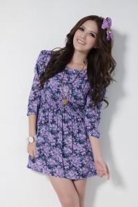 Нежное фиолетовое платье с цветочным рисунком