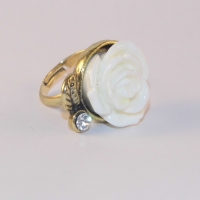 Кольцо Белая роза