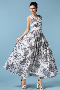 '.Длинное элегантное платье с цветами .'